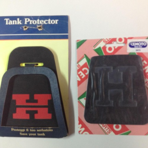TANK PAD CEMOTO  - Μαύρο/Κόκκινο