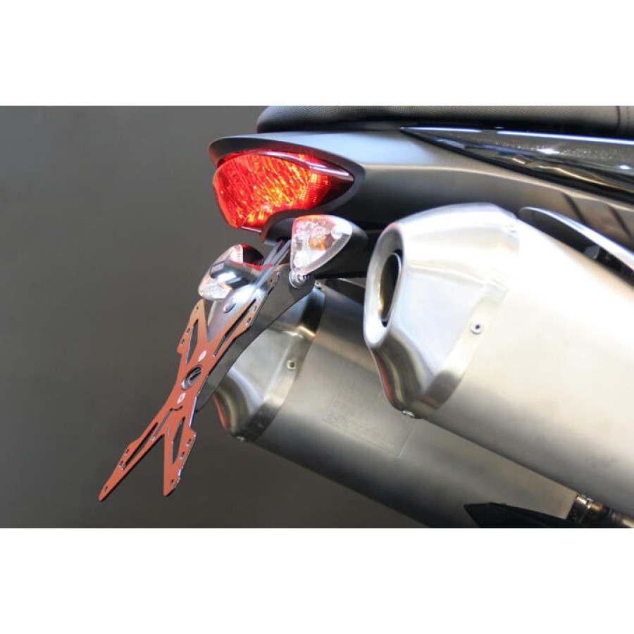 ΒΑΣΗ ΠΙΝΑΚΙΔΑΣ EVOTECH ΓΙΑ TRIUMPH SPEED TRIPLE/R '11-'15